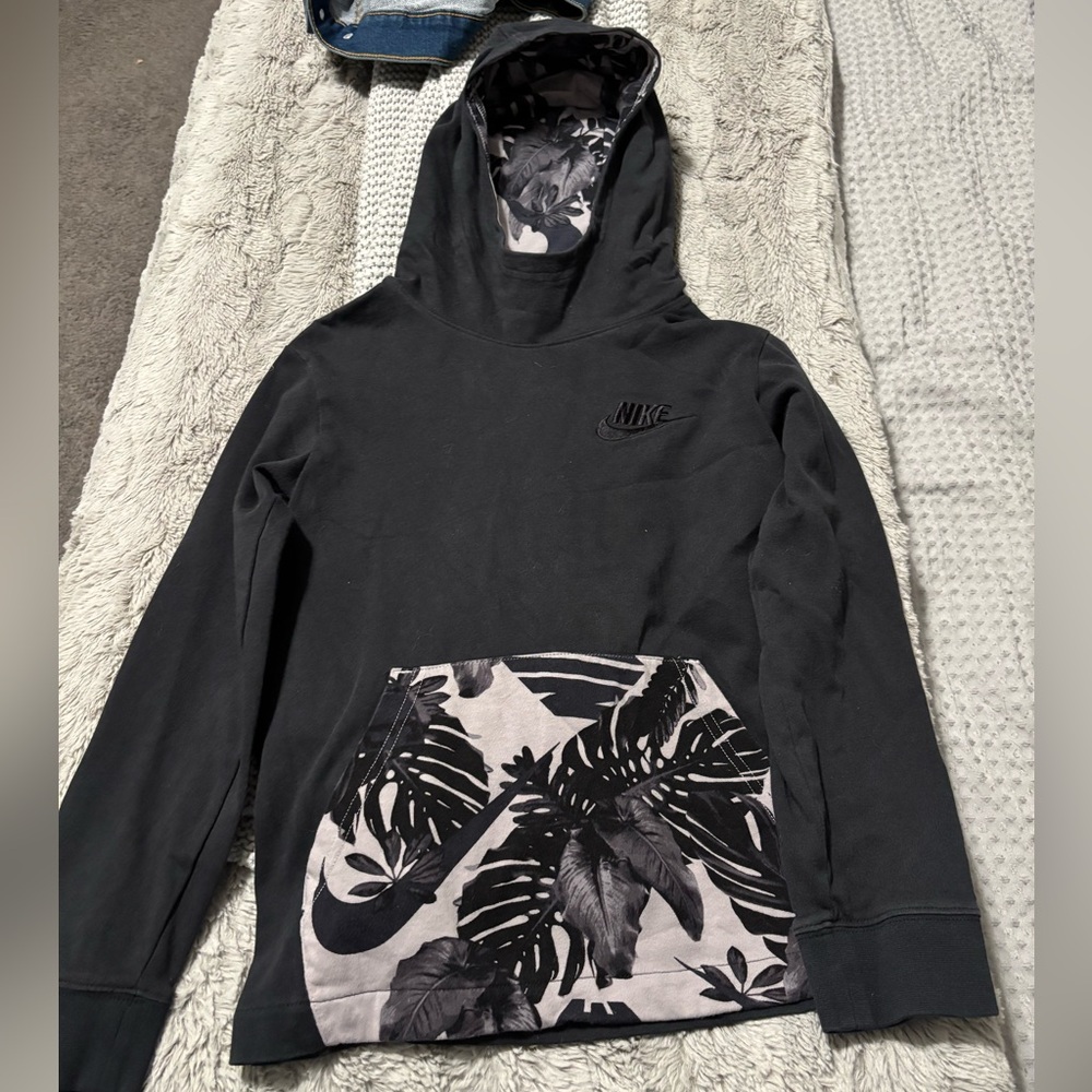 Nike hoodie kids size Medium